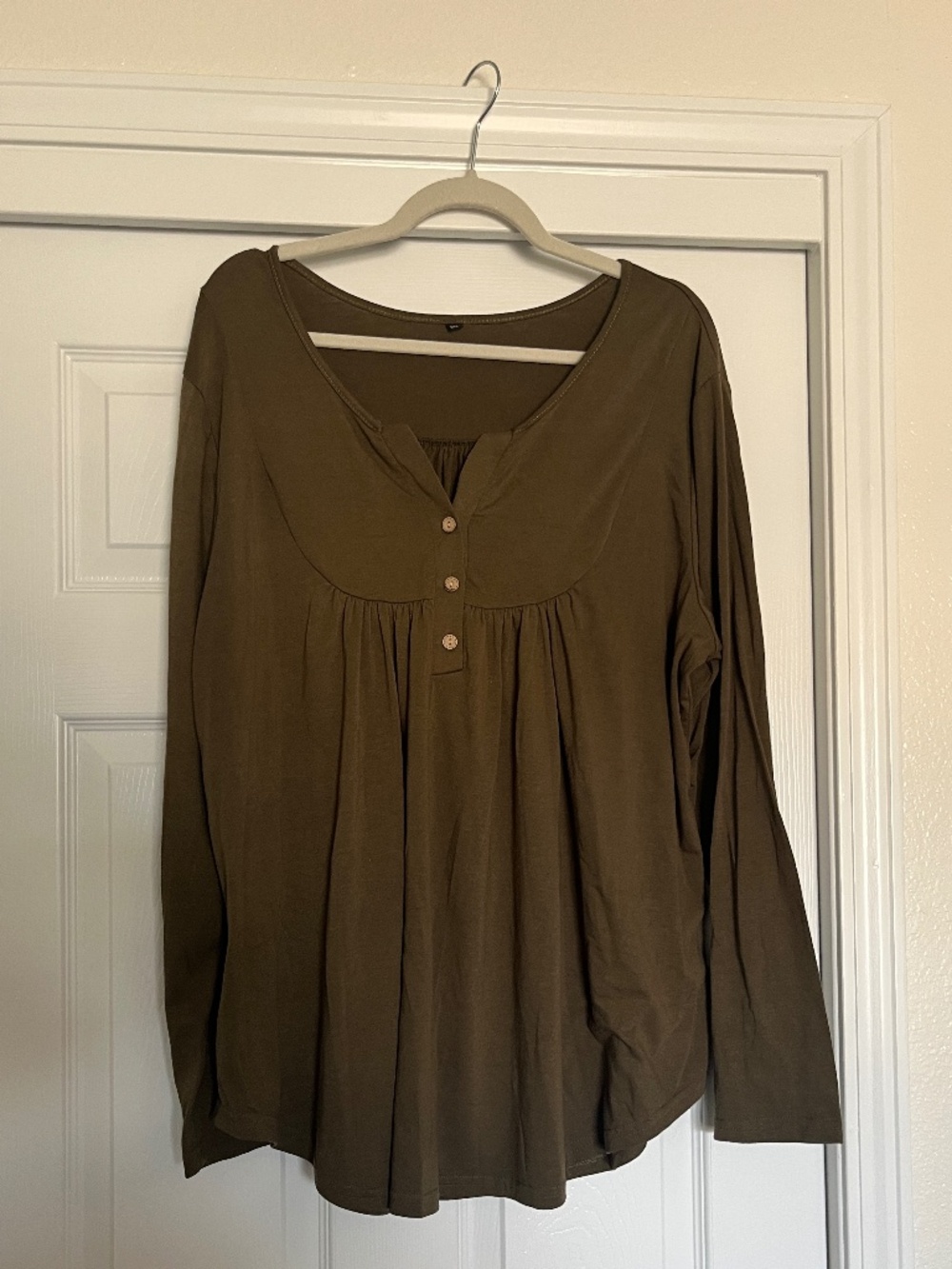 Long sleeve t-shirts pintuck